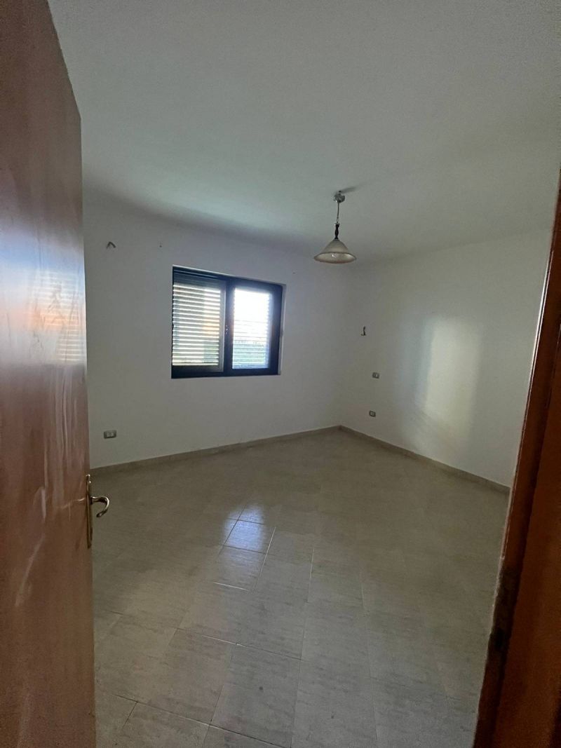 2-room apartment on the ground floor, parking in the complex - 3